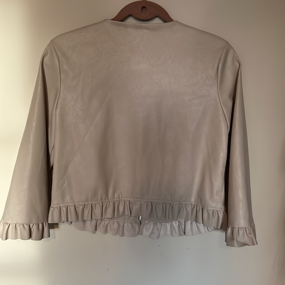 Cool pleather top size small petite - Picture 2 of 2